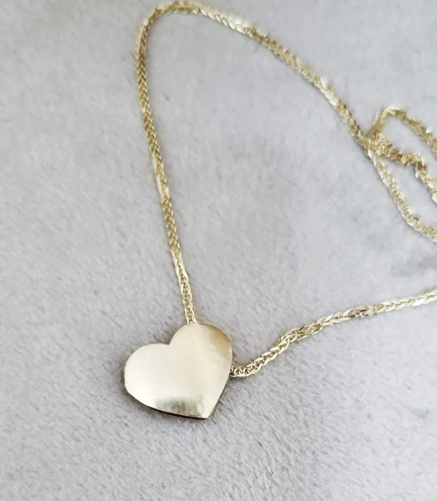 A gold dainty heart necklace