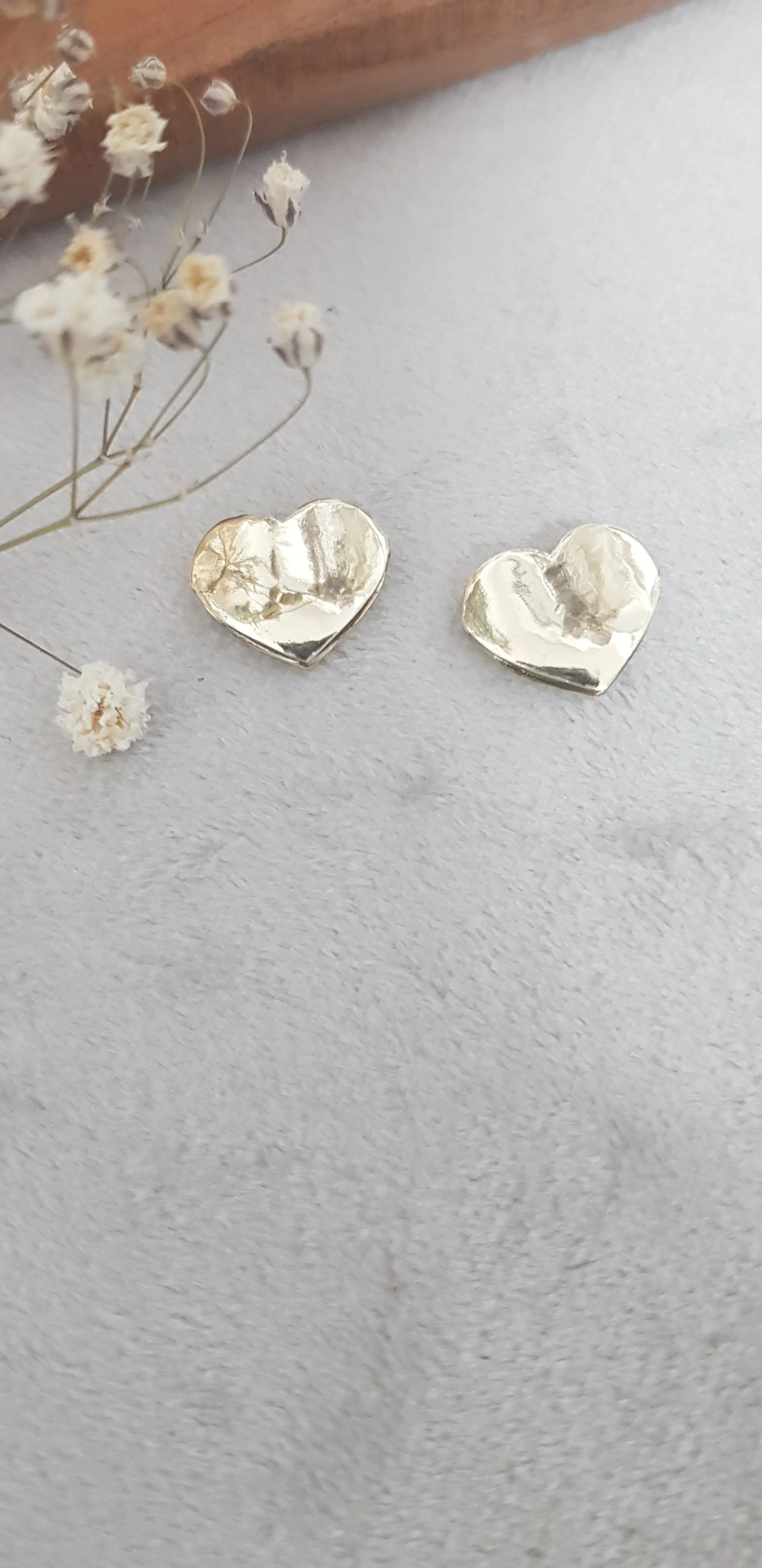 A gold dainty heart necklace