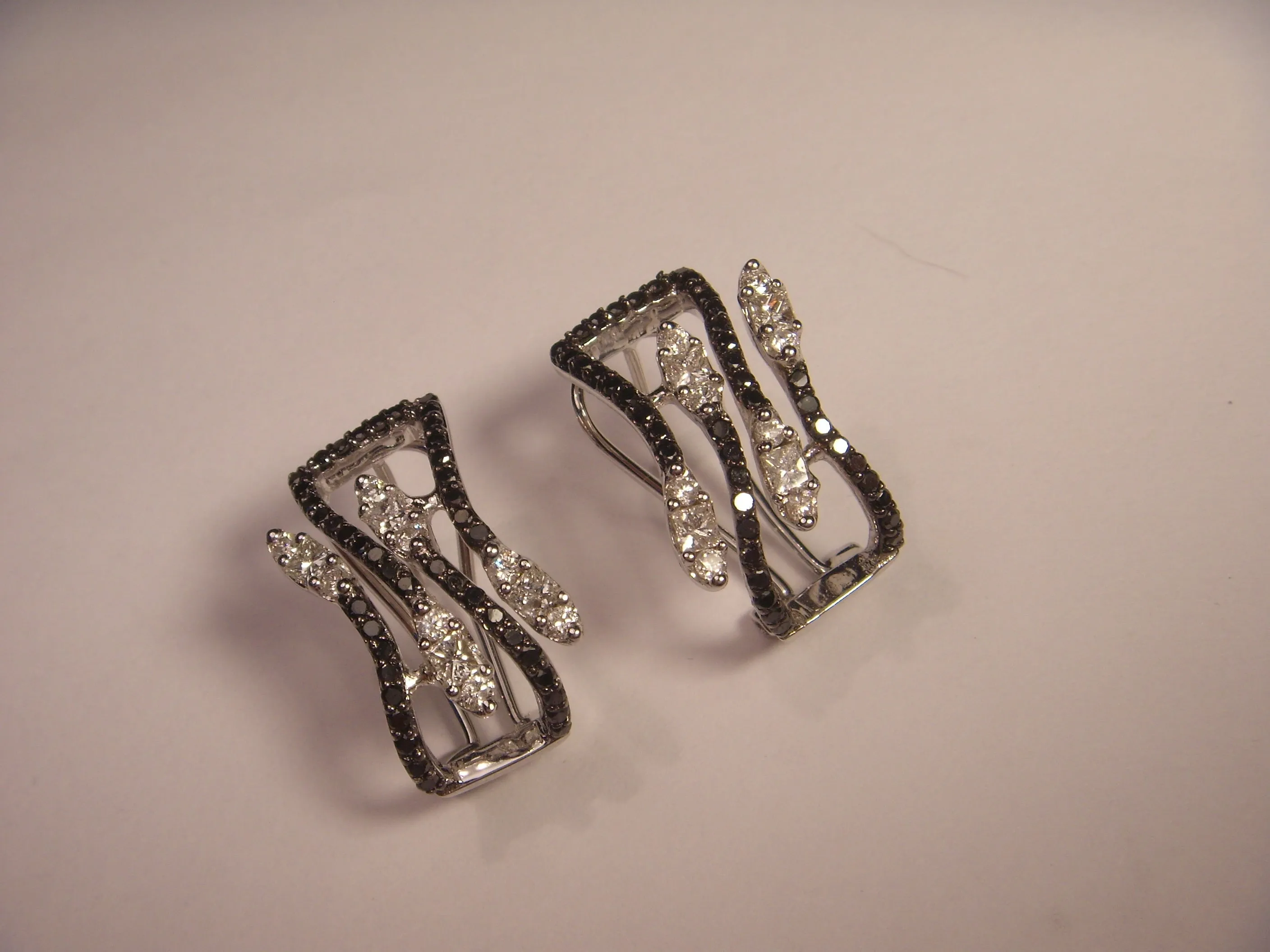 Beautiful 14K White Gold Black Diamond Leaf Leaves Huggie Earrings