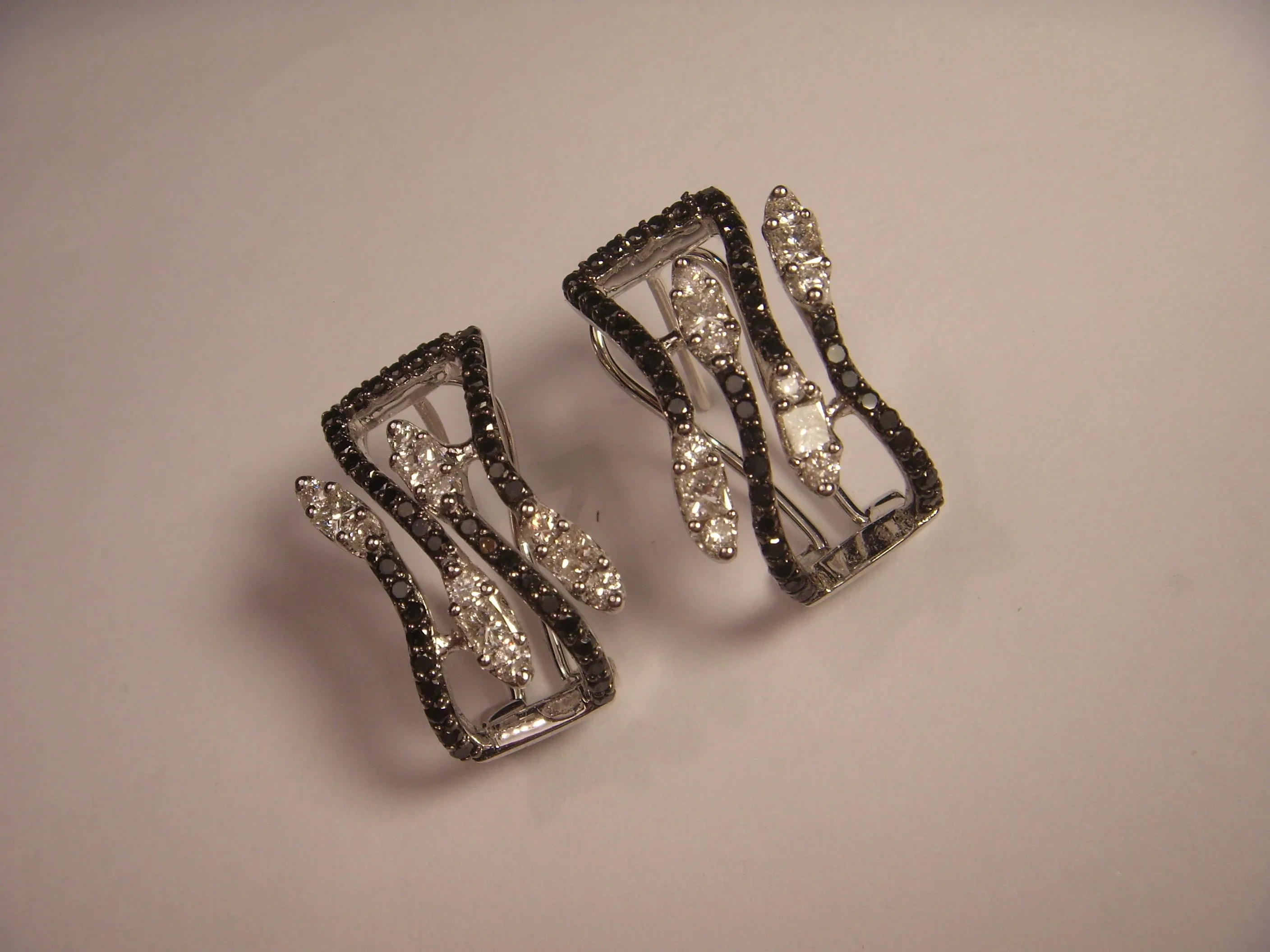 Beautiful 14K White Gold Black Diamond Leaf Leaves Huggie Earrings