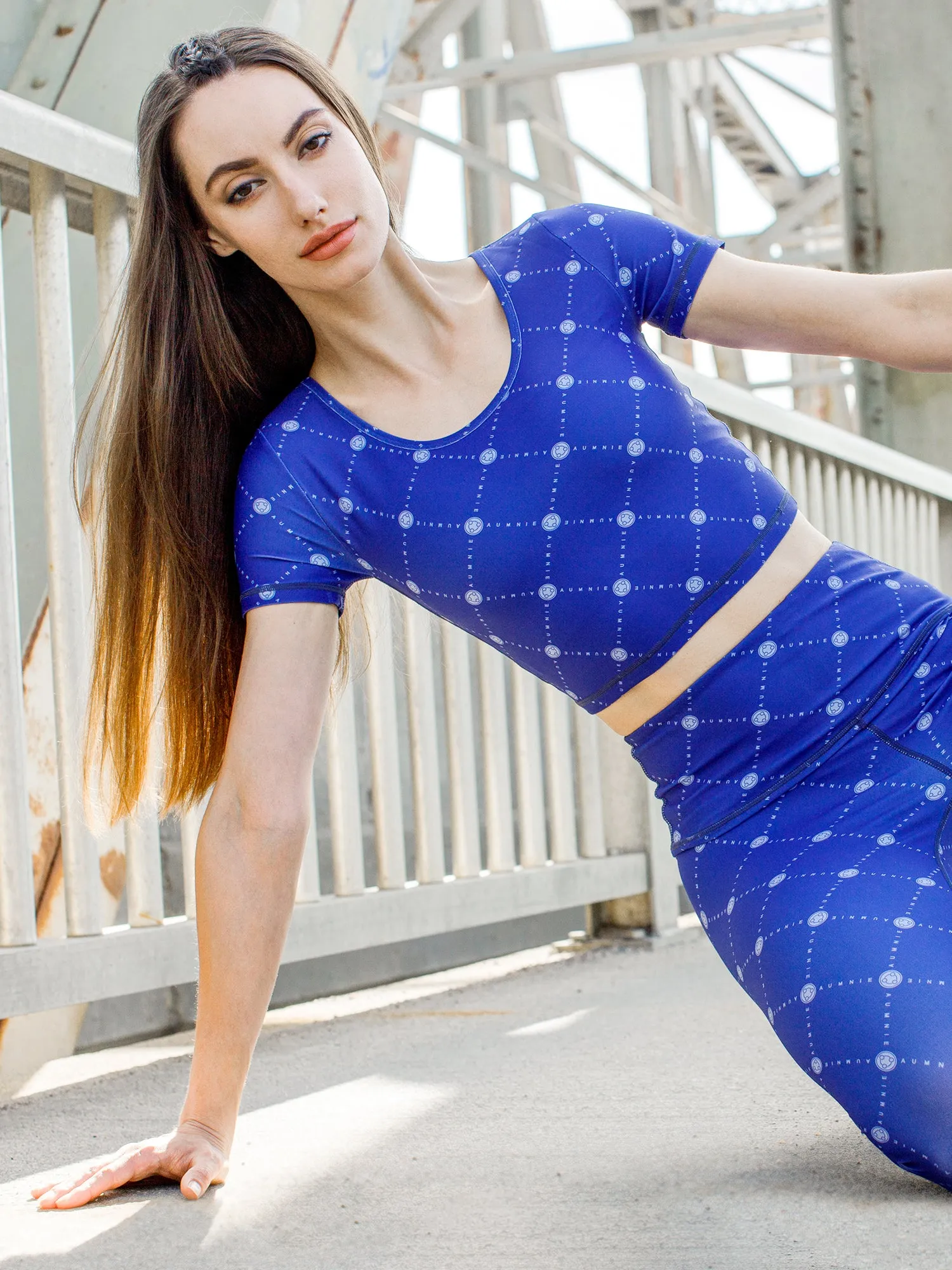 BOLD CROPPED TEE