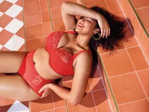Charley Underwired Plunge Bra In Salsa - Elomi