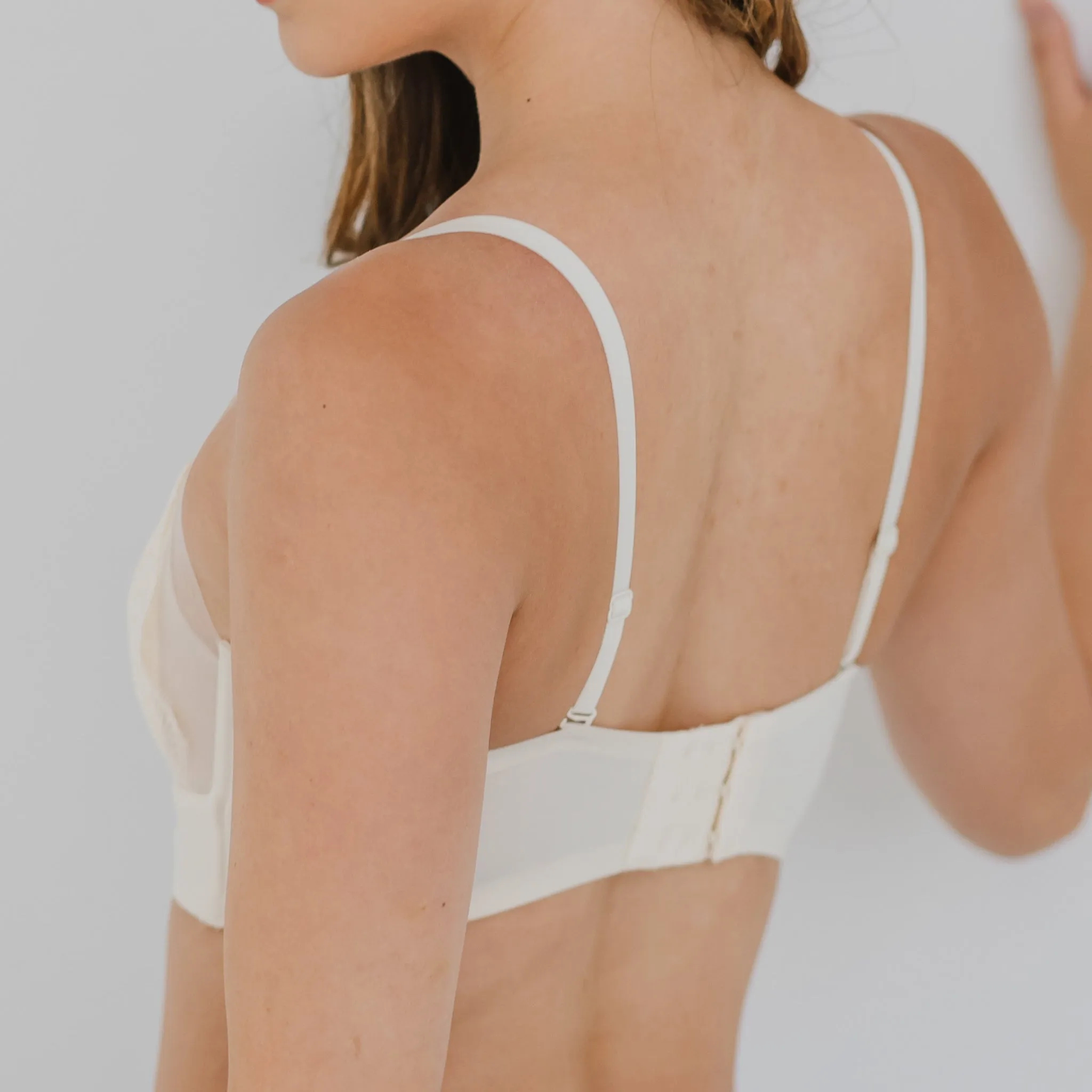 Feathery-Light Lace Mesh! Seamless Lightly-Lined Wireless Bra in Buttermilk