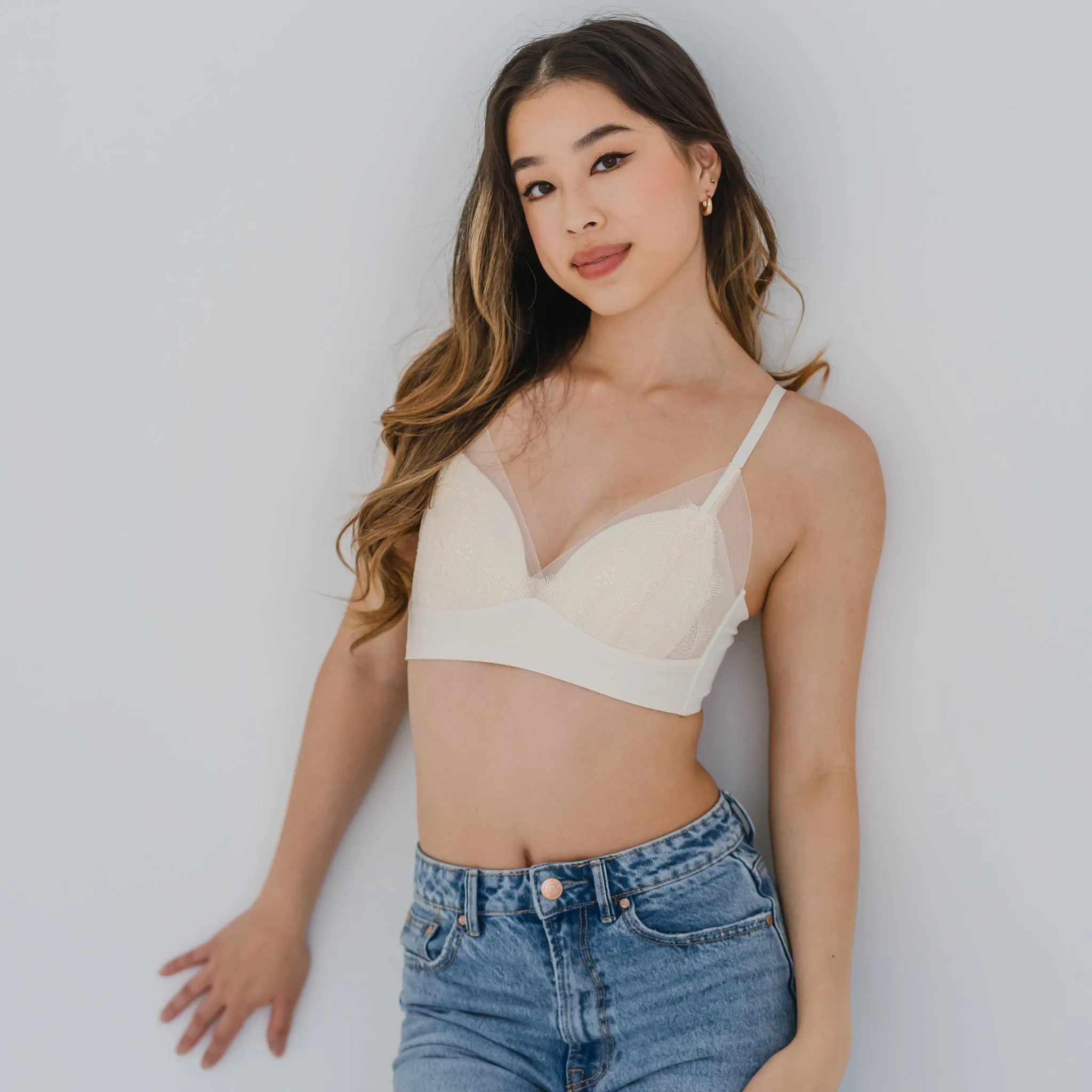 Feathery-Light Lace Mesh! Seamless Lightly-Lined Wireless Bra in Buttermilk