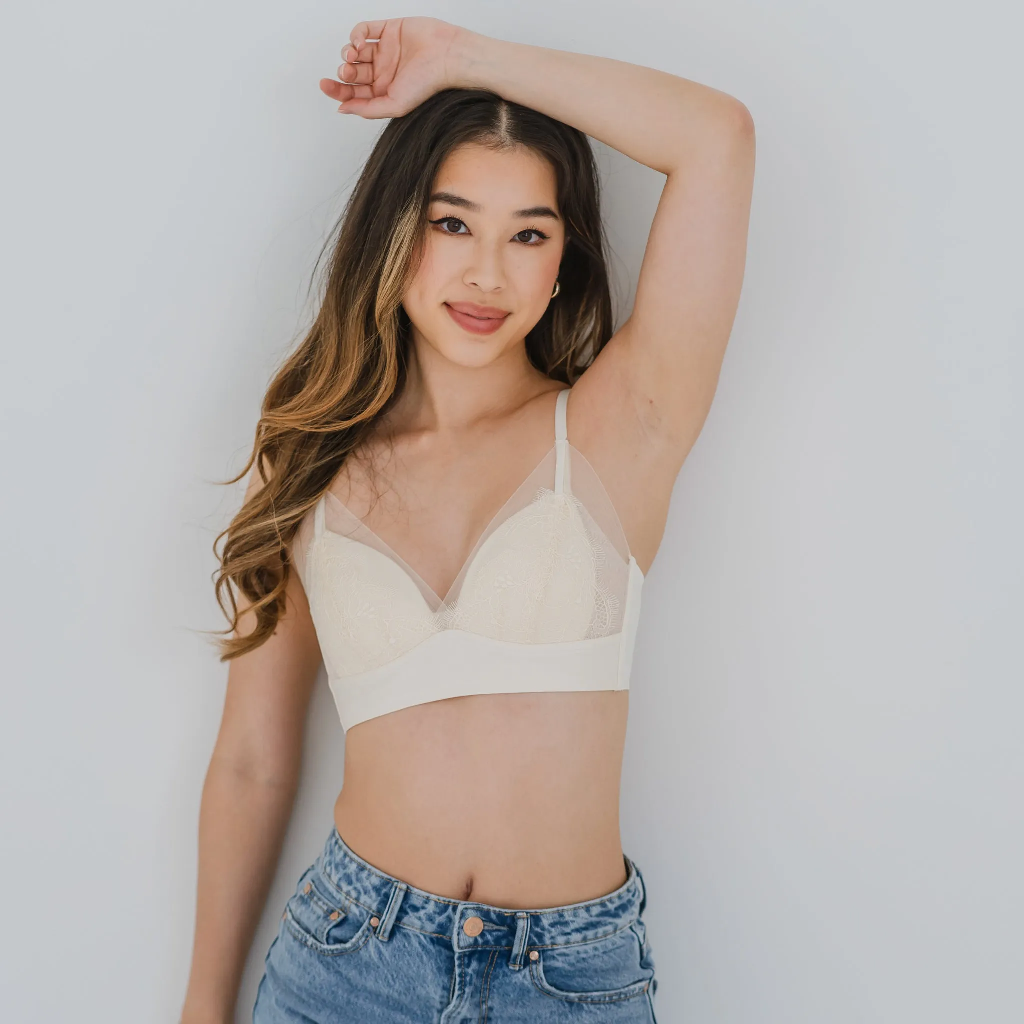 Feathery-Light Lace Mesh! Seamless Lightly-Lined Wireless Bra in Buttermilk