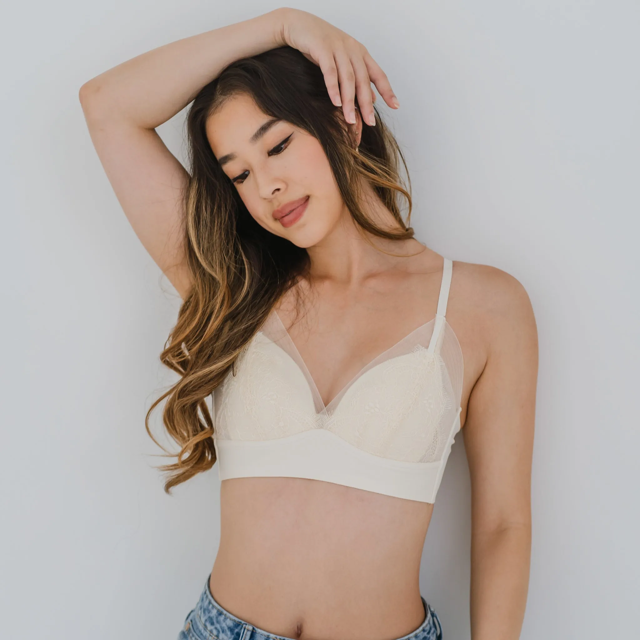 Feathery-Light Lace Mesh! Seamless Lightly-Lined Wireless Bra in Buttermilk
