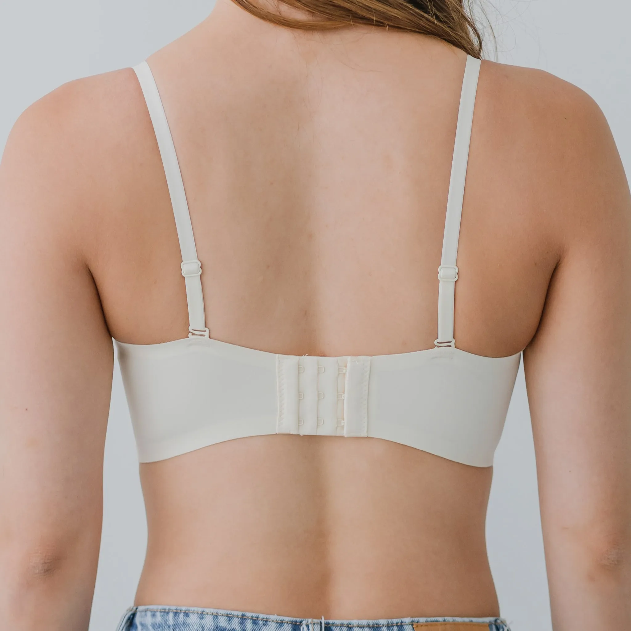Feathery-Light Lace Mesh! Seamless Lightly-Lined Wireless Bra in Buttermilk