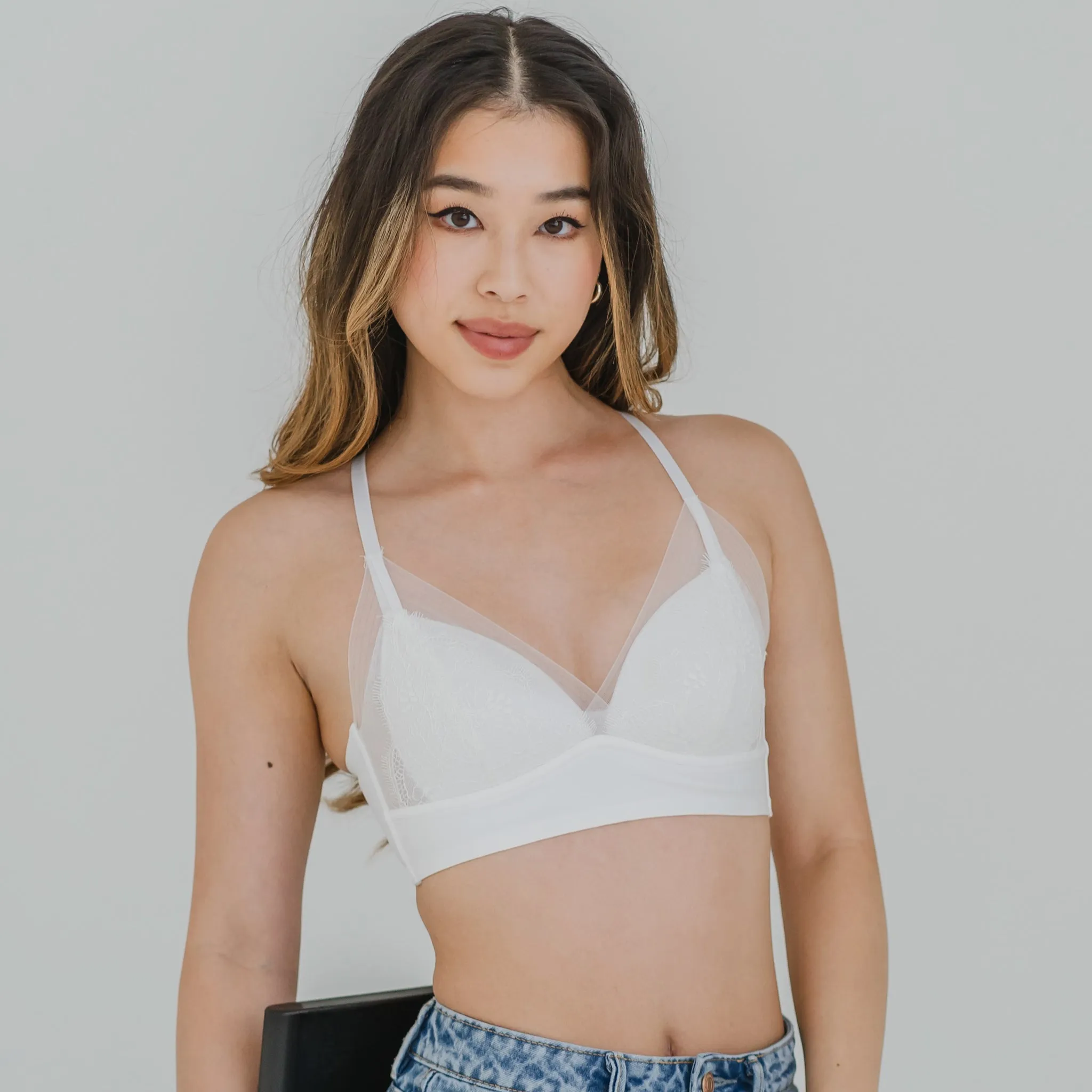 Feathery-Light Lace Mesh! Seamless Lightly-Lined Wireless Bra in Icing