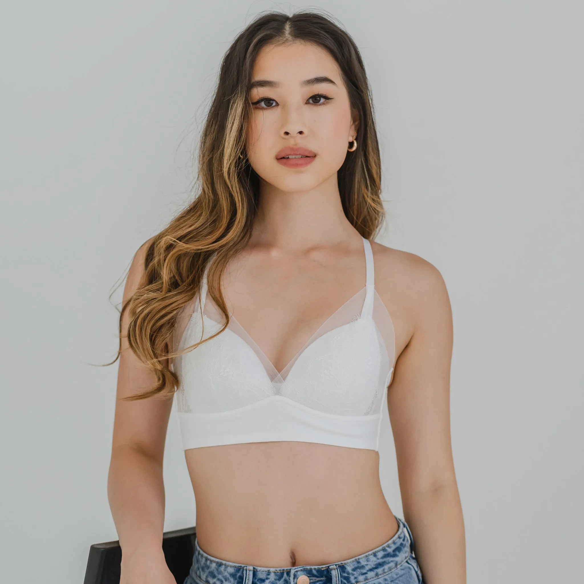 Feathery-Light Lace Mesh! Seamless Lightly-Lined Wireless Bra in Icing