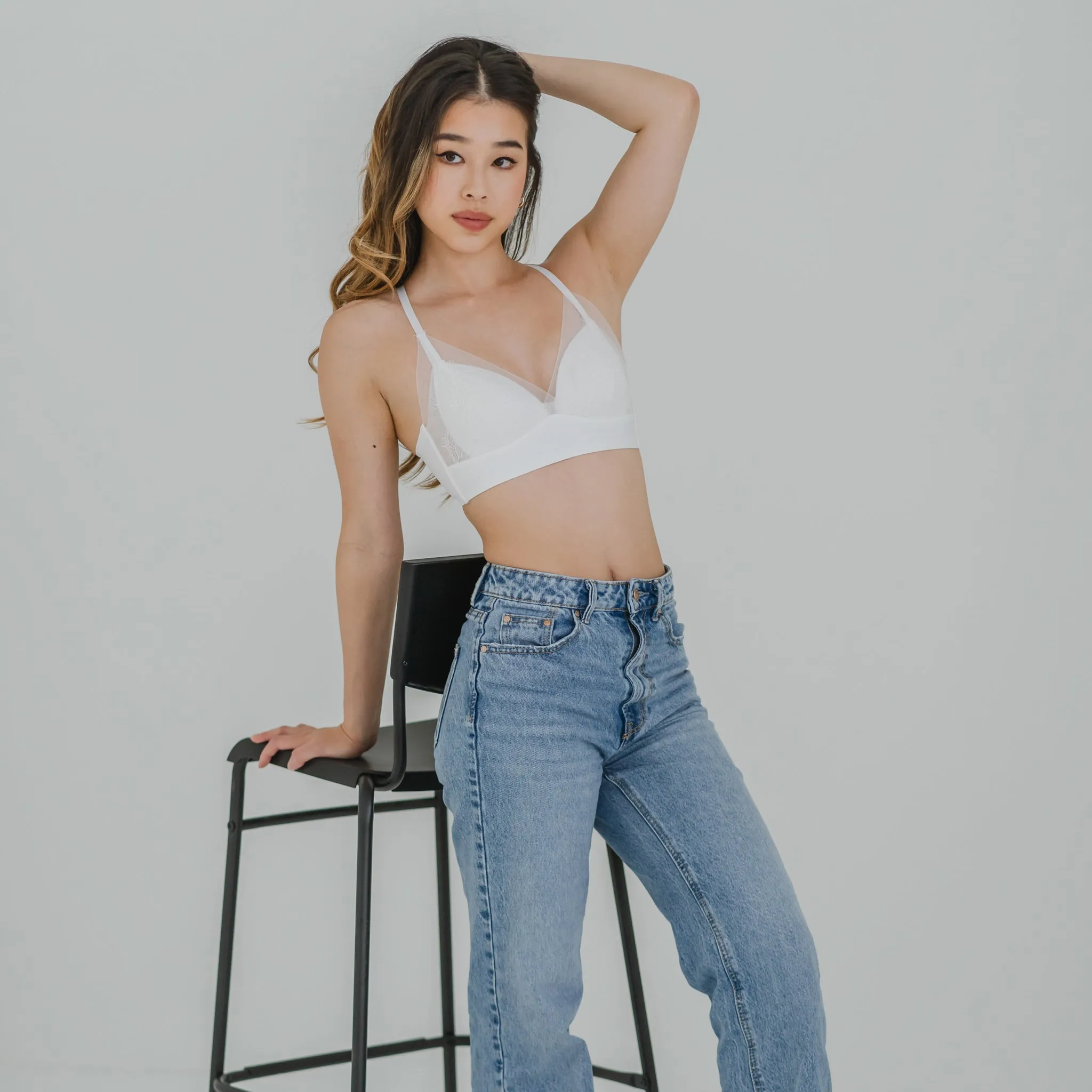 Feathery-Light Lace Mesh! Seamless Lightly-Lined Wireless Bra in Icing