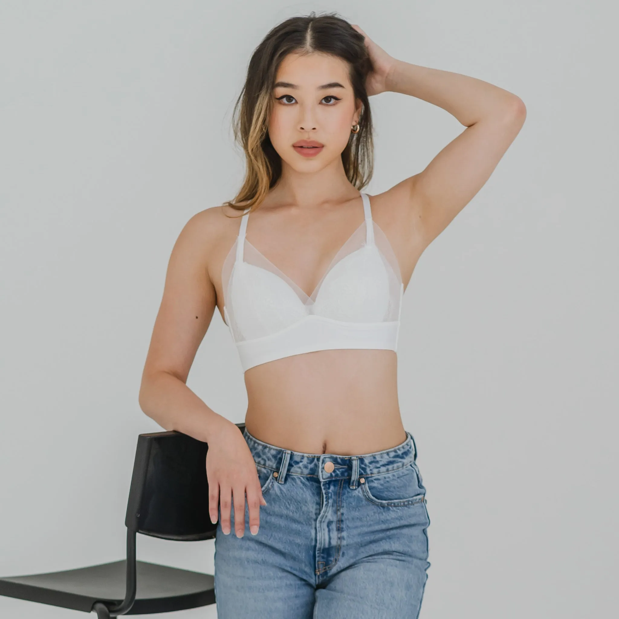 Feathery-Light Lace Mesh! Seamless Lightly-Lined Wireless Bra in Icing