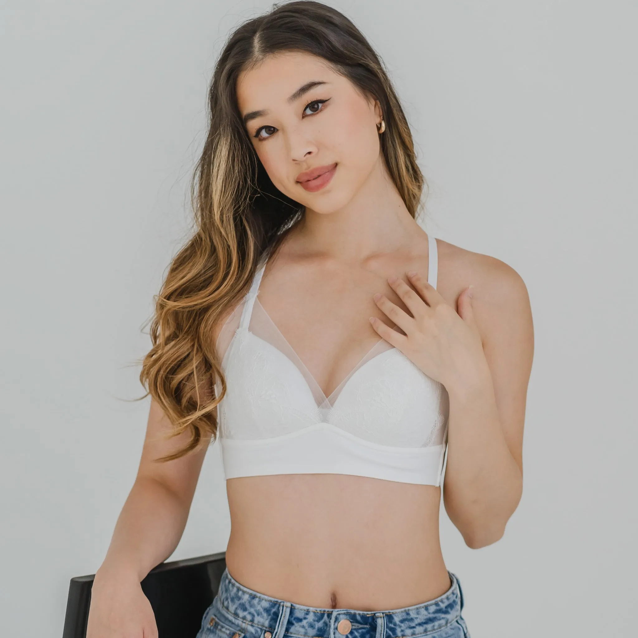 Feathery-Light Lace Mesh! Seamless Lightly-Lined Wireless Bra in Icing