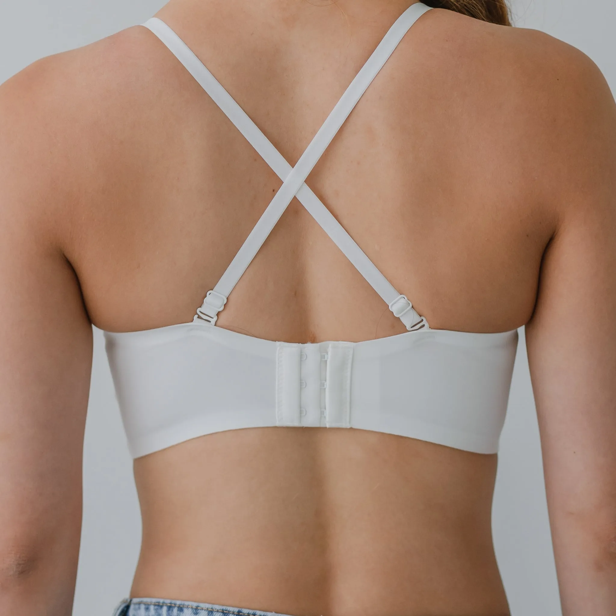 Feathery-Light Lace Mesh! Seamless Lightly-Lined Wireless Bra in Icing