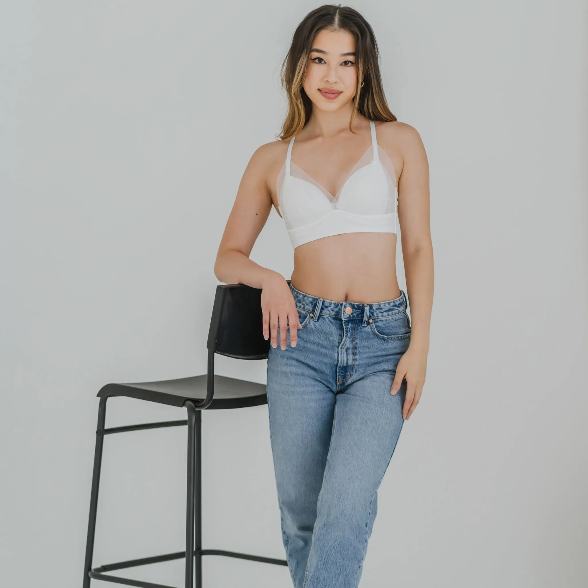 Feathery-Light Lace Mesh! Seamless Lightly-Lined Wireless Bra in Icing