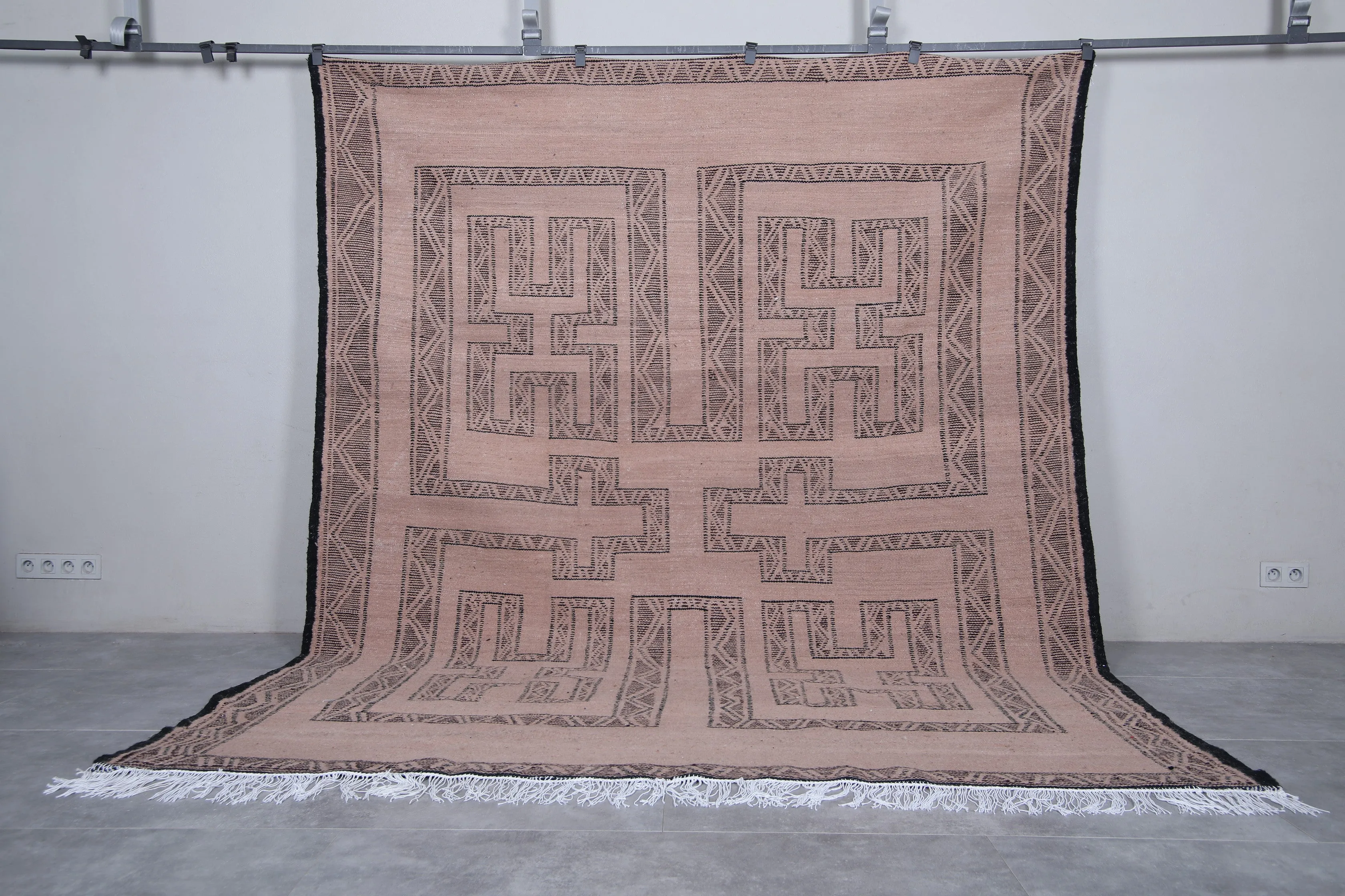 Flat woven Moroccan rug - Tuareg rug style - Custom size rug