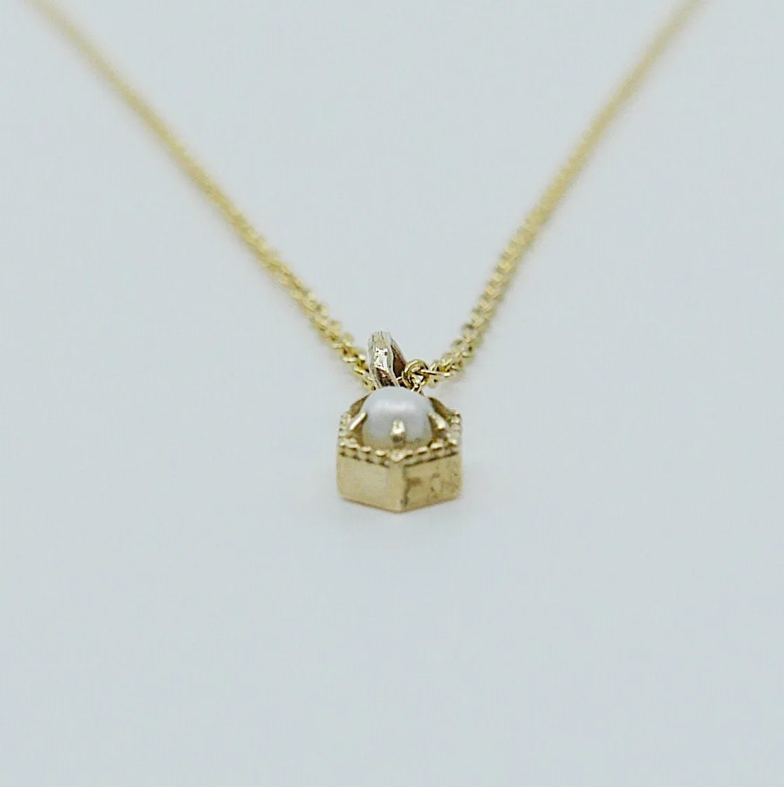 Frame Mini Pearl Necklace