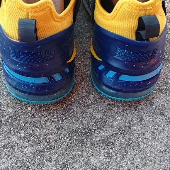 Nike LeBron 18 “Lakers Heritage” 6.5Y/8W