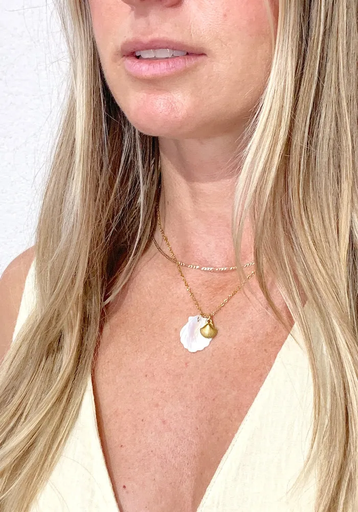 Shelly Pearl Gold Necklace