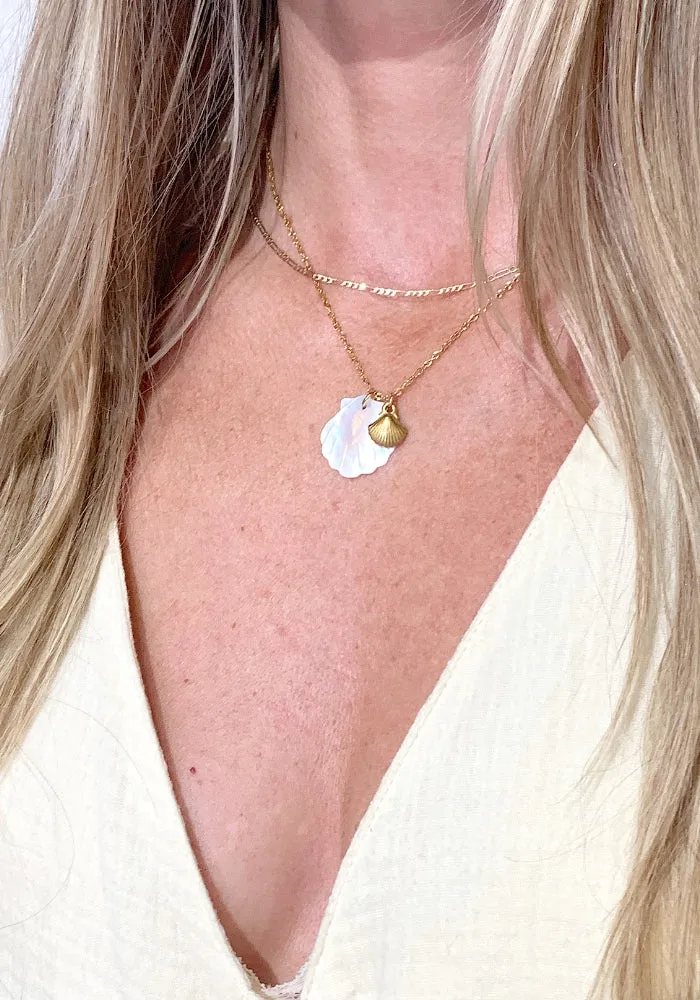 Shelly Pearl Gold Necklace
