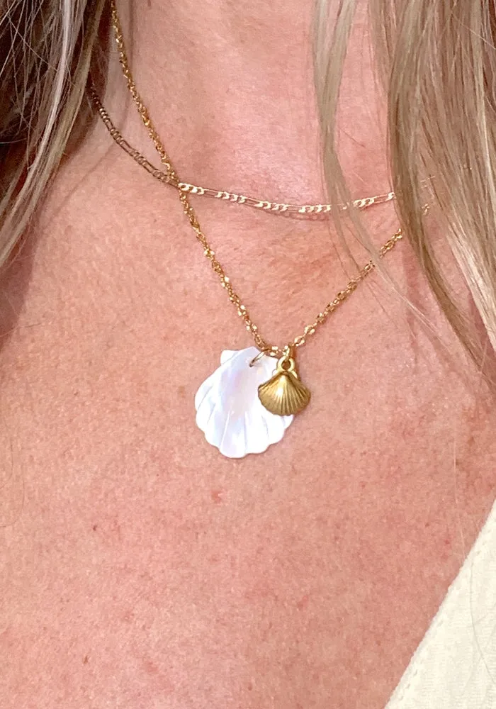 Shelly Pearl Gold Necklace