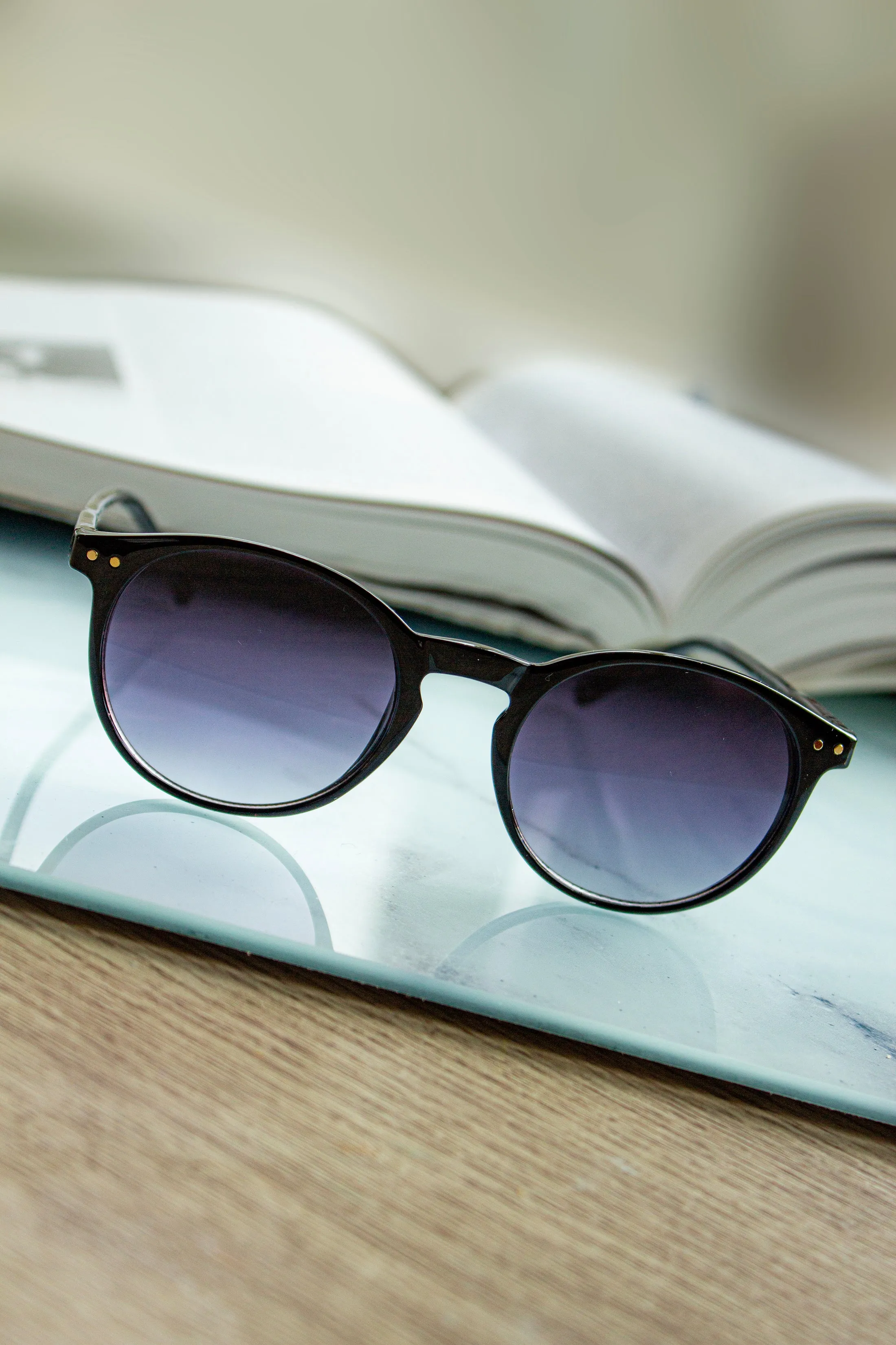 Thin Classic Round Retro Sunglasses