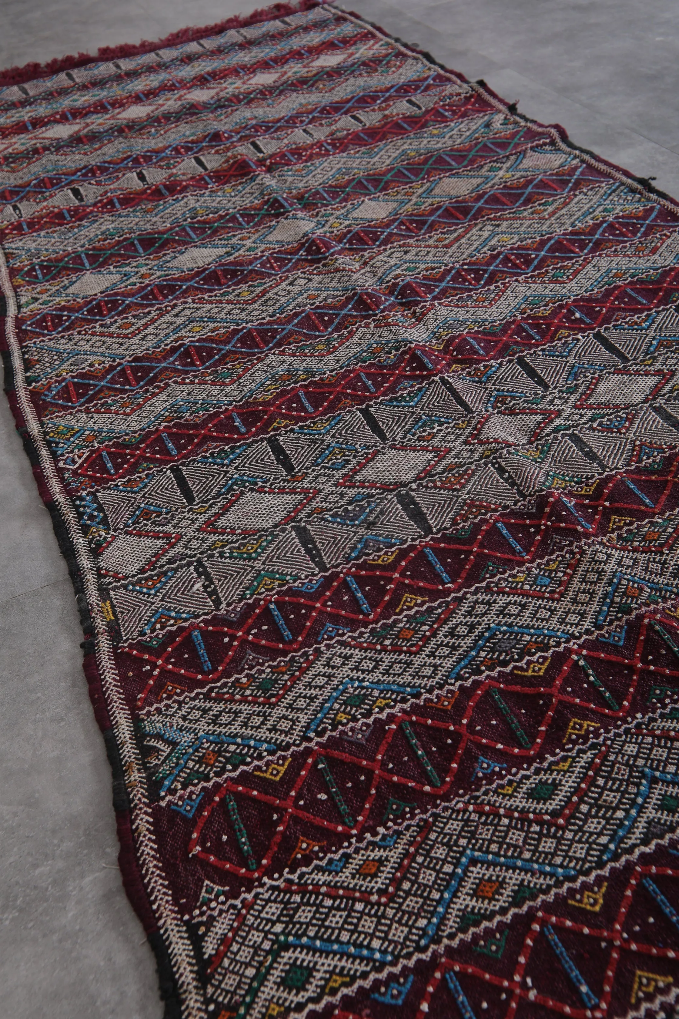 Vintage Moroccan Kilim Runner Rug – 3.9 x 12 ft Handwoven Wool Carpet