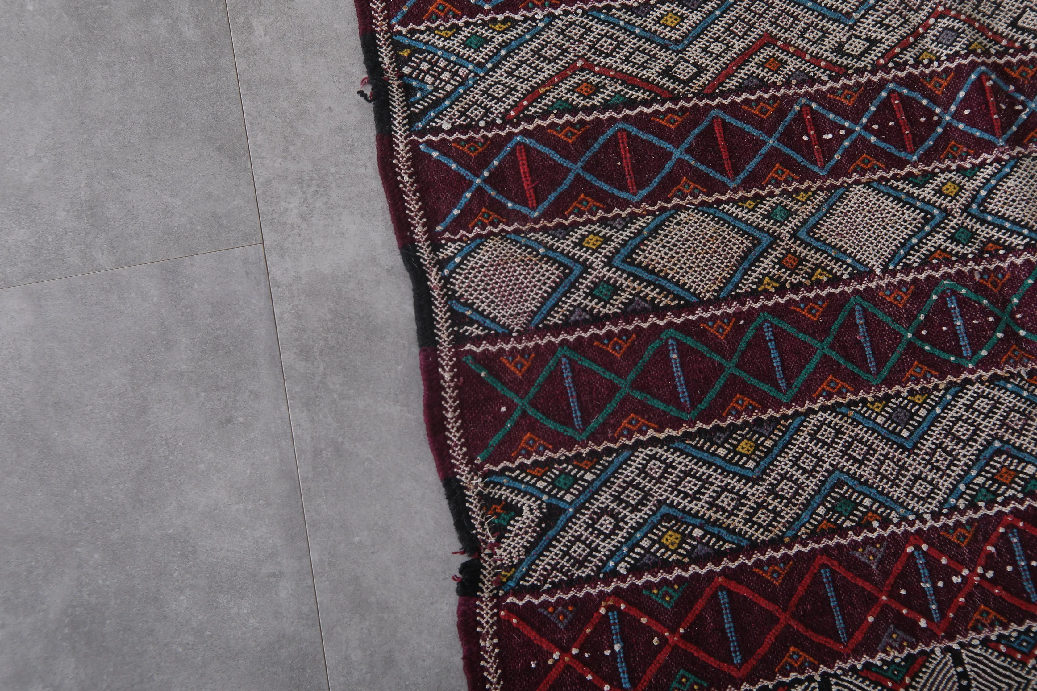 Vintage Moroccan Kilim Runner Rug – 3.9 x 12 ft Handwoven Wool Carpet