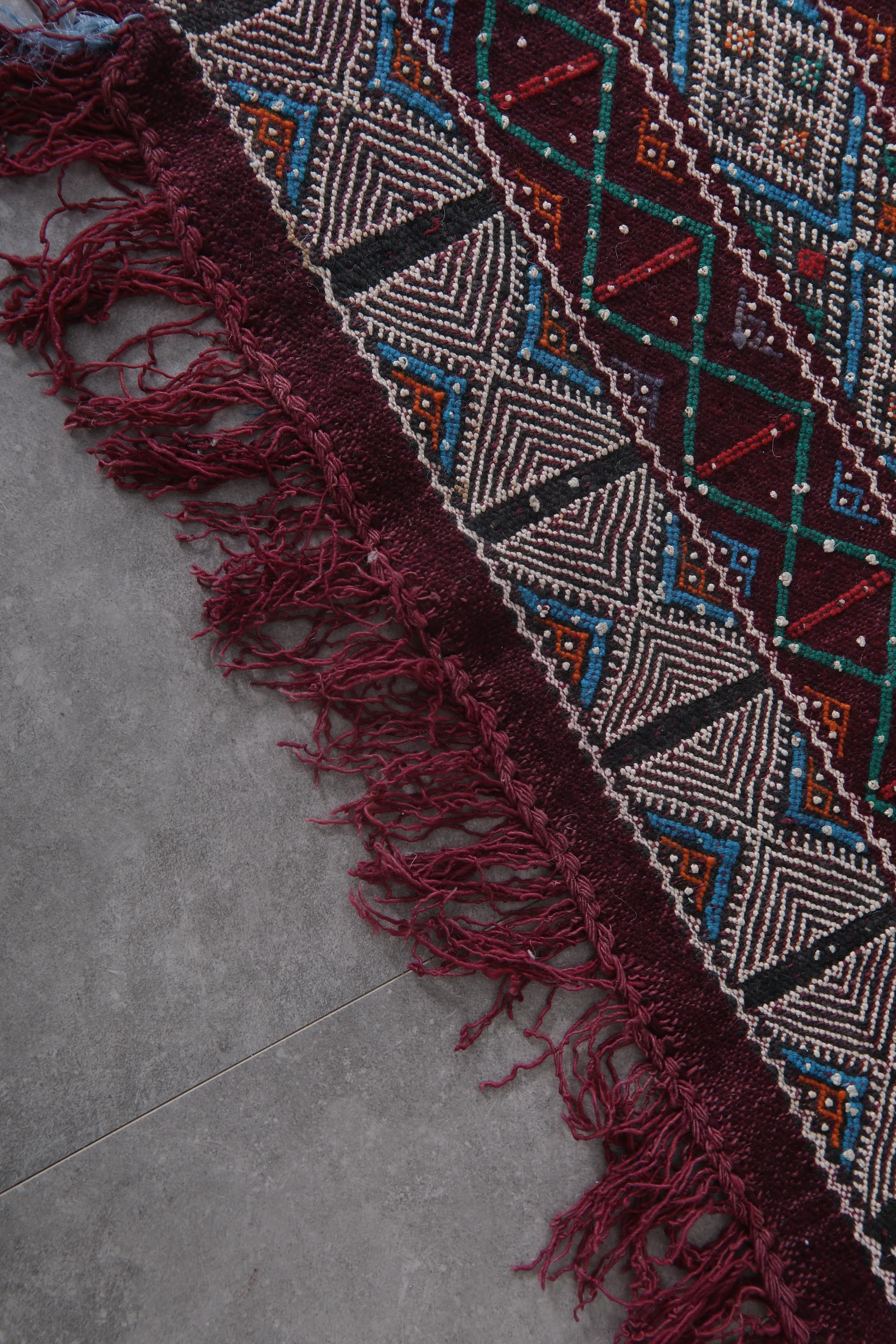 Vintage Moroccan Kilim Runner Rug – 3.9 x 12 ft Handwoven Wool Carpet