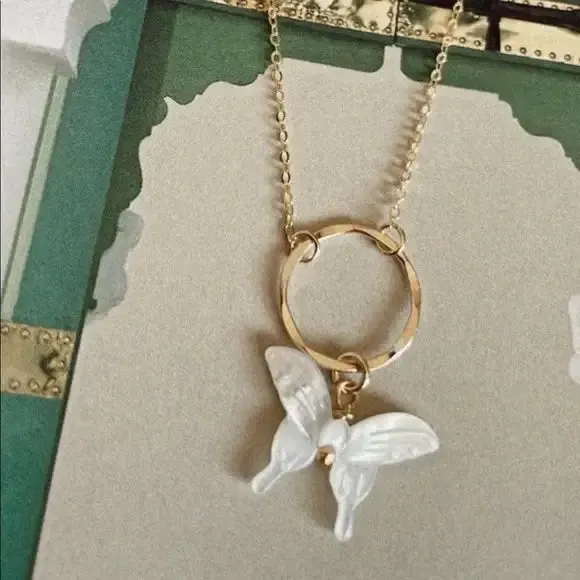 Vuela Necklace