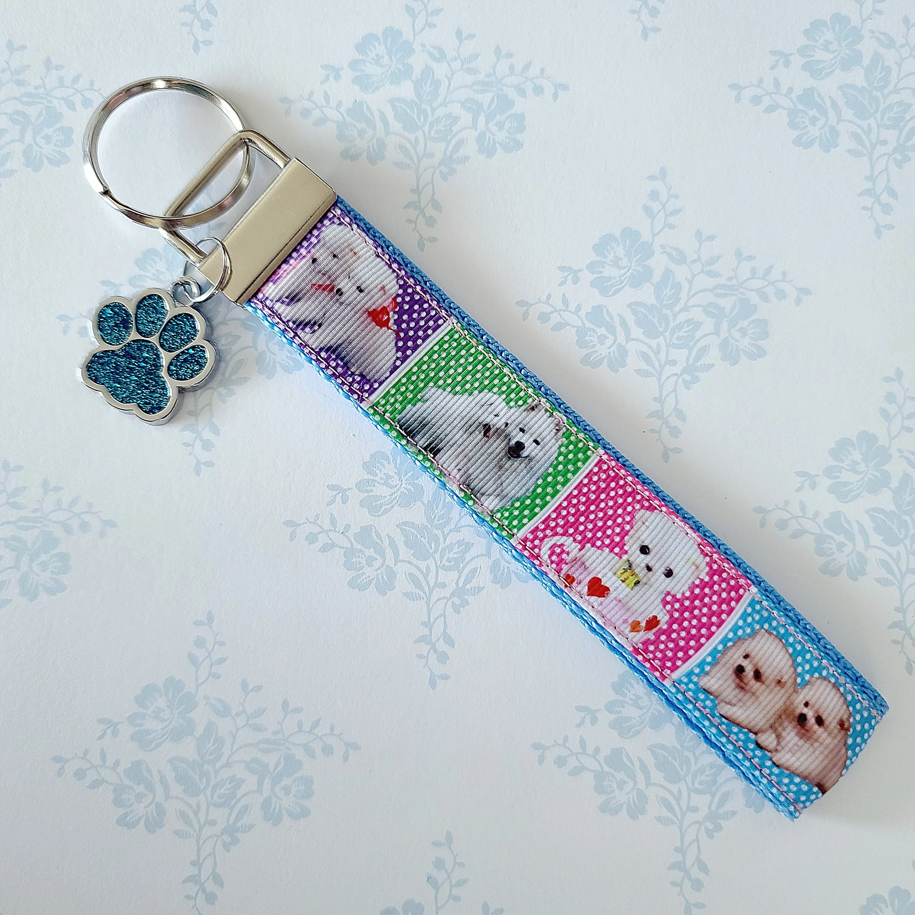 White Samoyed Eskimo White Fluffy Dog & Puppies Key Chain Fob with Enameled Paw Print Charm