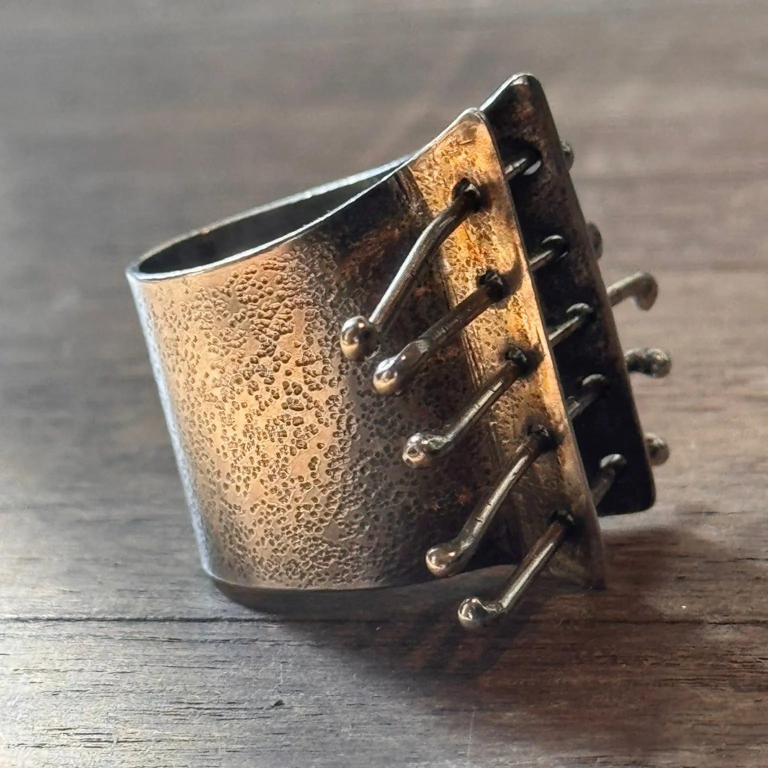 Wide Band Brut